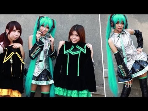 Hatsune Miku (初音ミク) cosplay: Taiwan girl earns $2,500 a month as vocaloid character