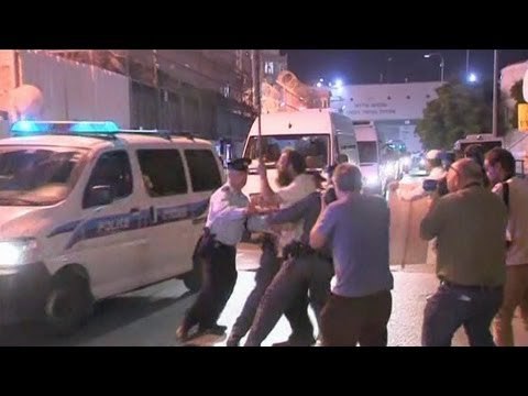 Israel frees 26 Palestinian prisoners before Middle East peace talks