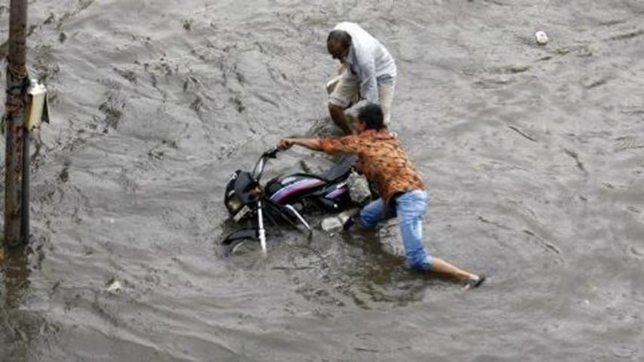 Thousands rescued in flood-hit western India