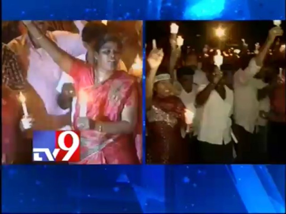 Seemandhra employees protests with candles at AP Bhavan