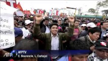 Huelga y marchas masivas en Perú