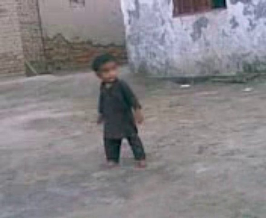 Mohammad Ismail walking like sultan rahi