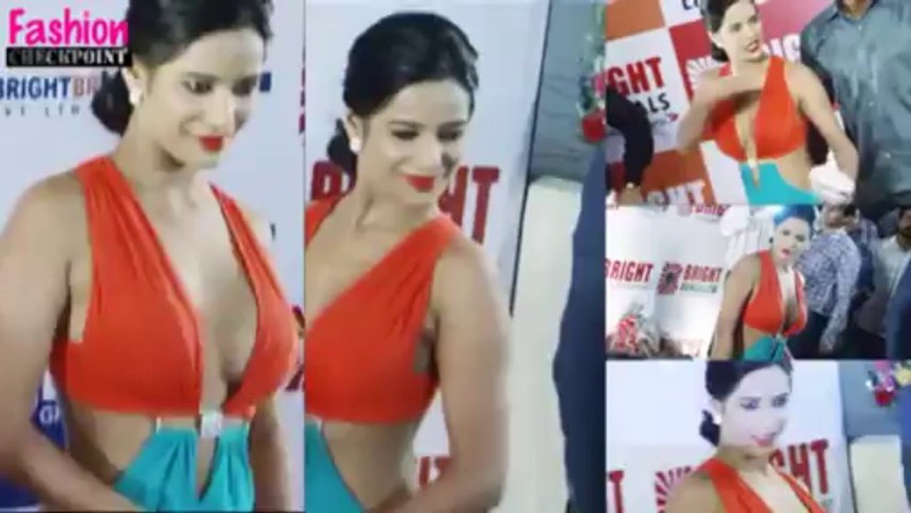 Poonam Pandey bares CLEAVAGE in PLUNGING NECKLINE