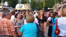 Women at the Oktoberfest - The Expert | Euromaxx