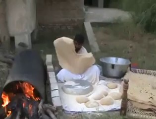 Biggest largest Roti in Pakistan very impressive