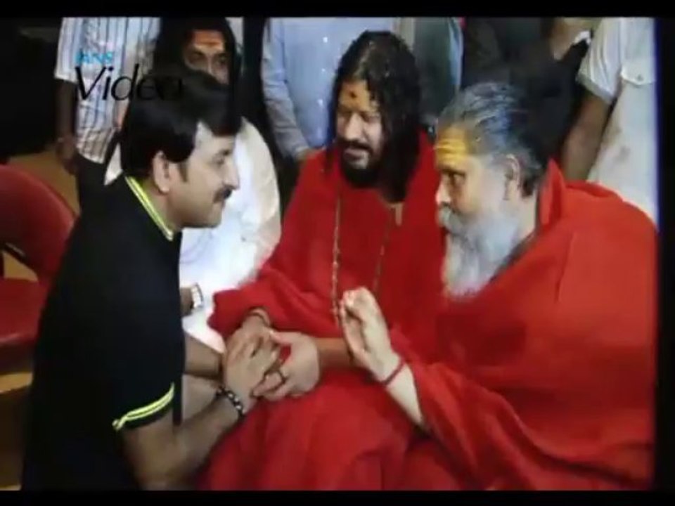 Ravi Kishan Manoj Tiwari at the premiere of Rakht