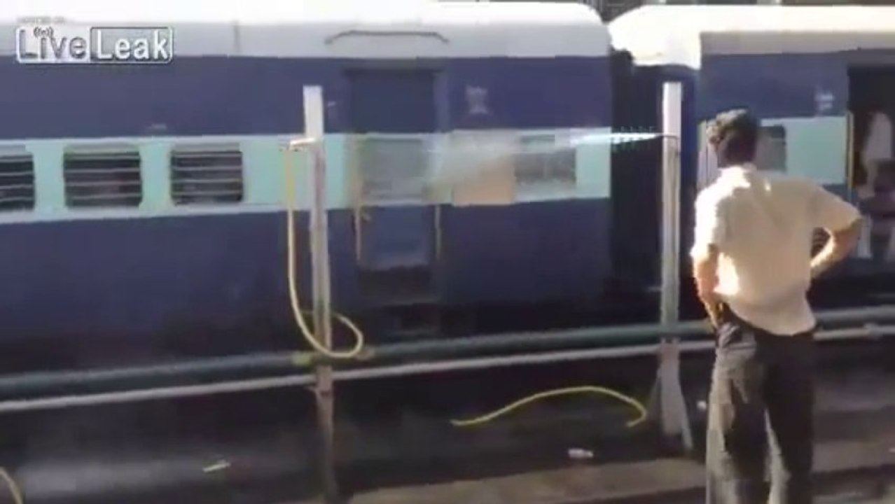 Boissons gratuites pour les passagers de ce train en Inde! ahah