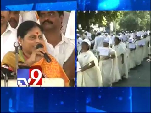 Seemandhra Secretariat employees dharna turns political