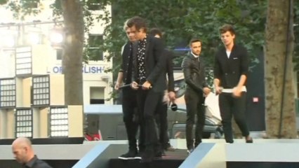 One Direction signs record deal, Jon Hamm to undergo surgery