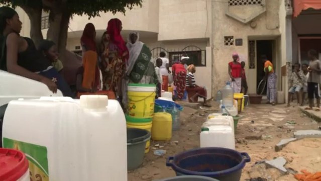 Dakar residents try to cope with ongoing water shortage
