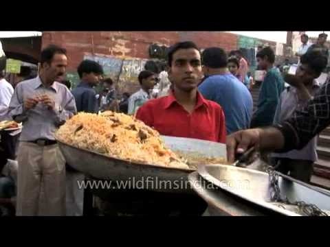 Chicken biryani selling like hot cakes on the streets of Old Delhi