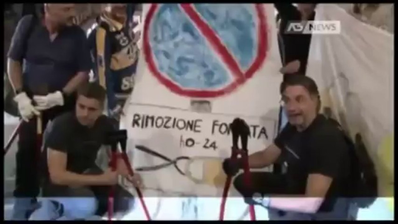 BLITZ A RIALTO: VIA I LUCCHETTI
