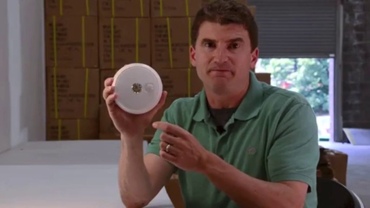 Battery-Operated IndoorOutdoor Motion-Sensing LED Ceiling Light, White P2