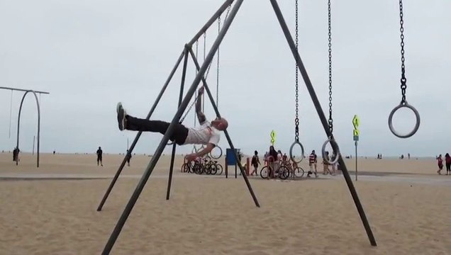 Singing Miley Cyrus - Wrecking Ball In Public... Ridiculously funny!