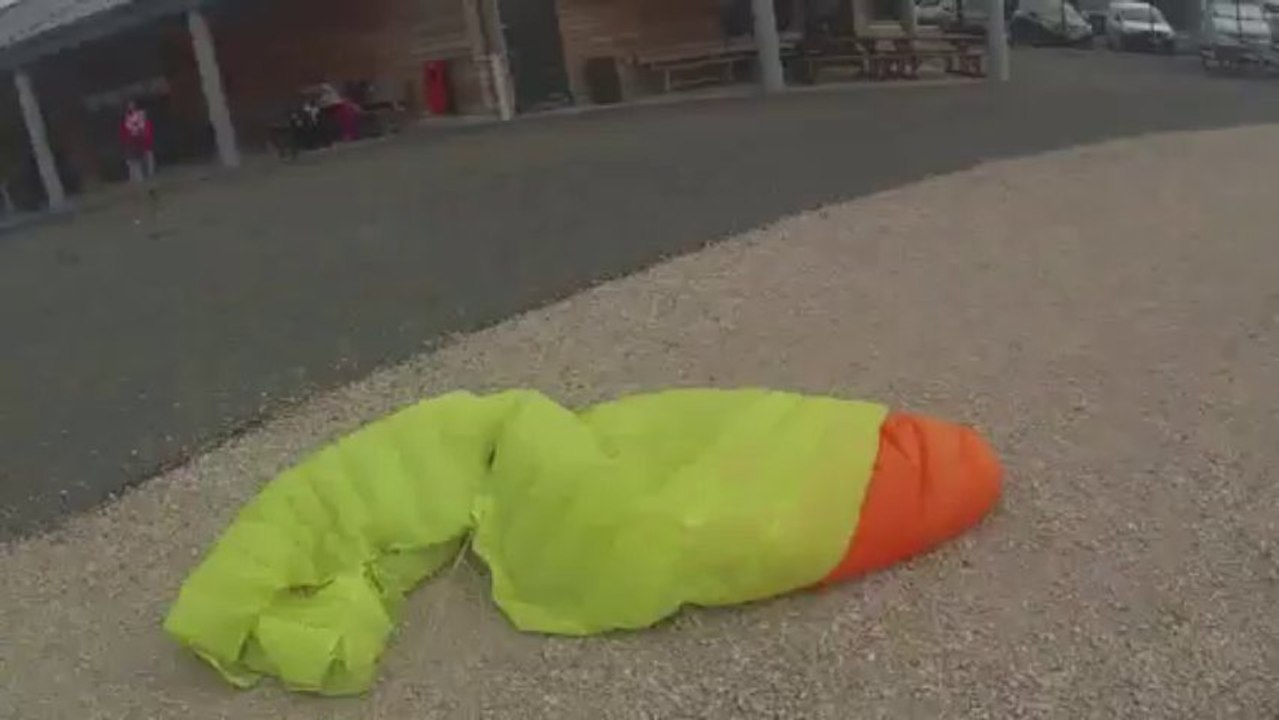 PARACHUTISME-CHALLENGE PARAHANDISPORT : Hayette Djenanne saut 2