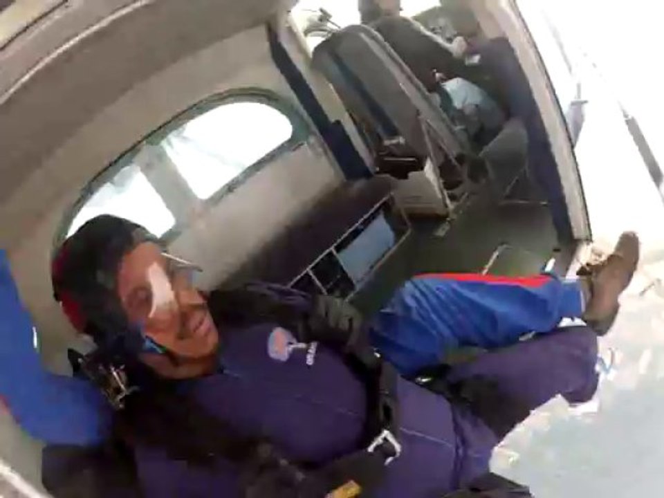 PARACHUTISME-CHALLENGE PARAHANDISPORT : Grégory Chelim saut 1