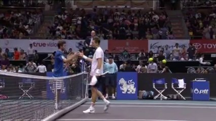 Berdych batte Simon per prenotare la finale di Bangkok