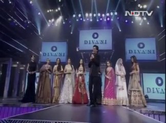 ▶ SRK walks the ramp for Yash Chopra tribute Video NDTVcom