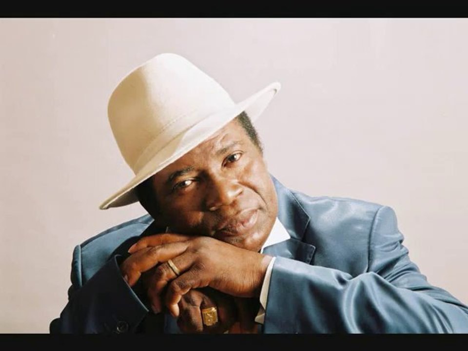 L'ORCHESTRE « LES OMBRES DE BRAZZAVILLES » CHANTE « N'LENVO YAYA ».