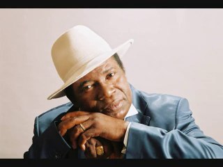 L'ORCHESTRE « LES OMBRES DE BRAZZAVILLES » CHANTE « N'LENVO YAYA ».