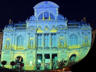 Une ville féérique de nuit
