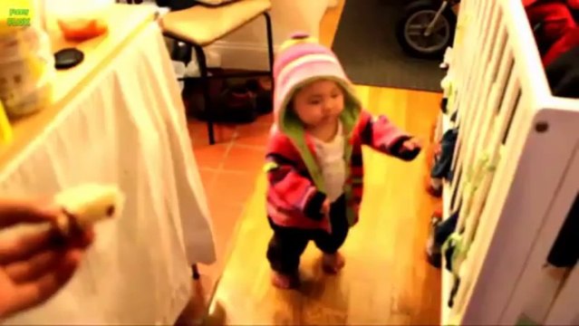 Premiers pas de Bébés. Compilation de moments trop beaux et émouvants!