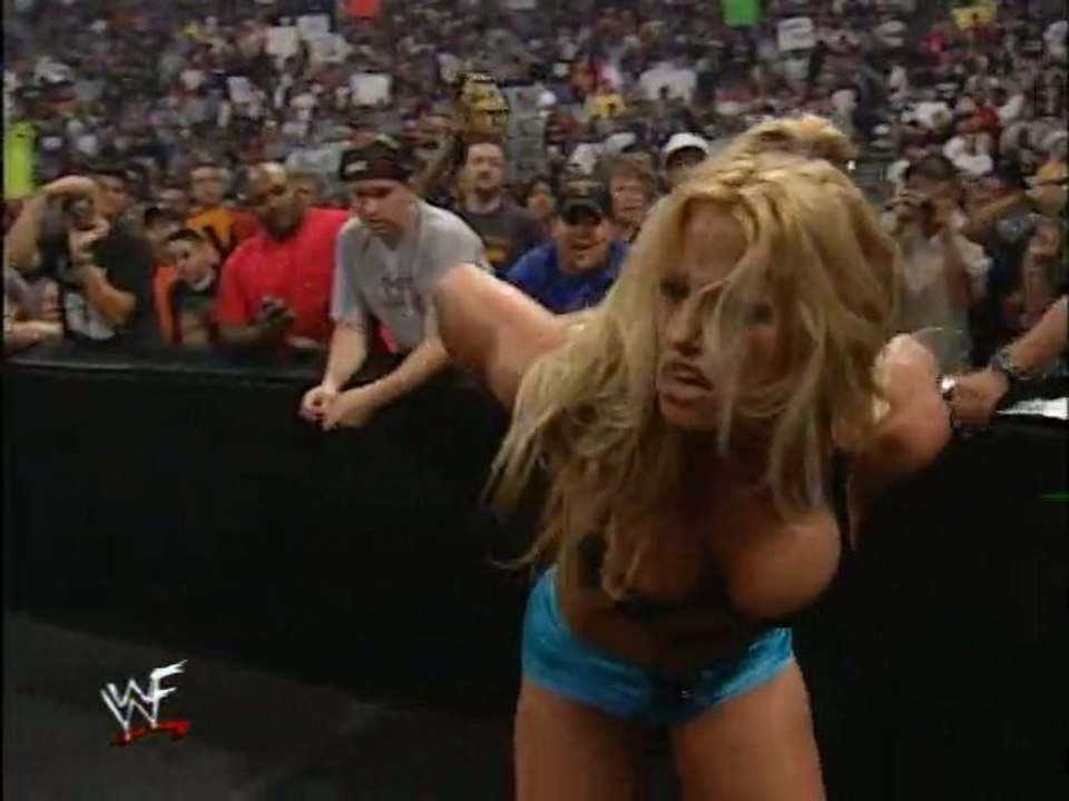Trish Stratus vs. Lita - Strap Match Raw 7/24/2000