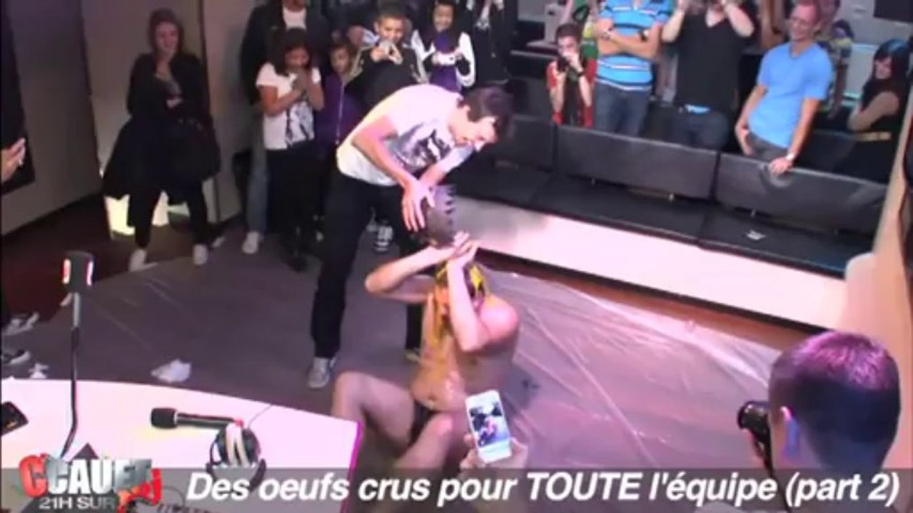 Des oeufs crus pour TOUTE l'équipe (part 2) - C'Cauet sur NRJ
