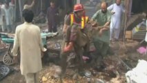 Graphic images: Aftermath of Pakistan bomb blast