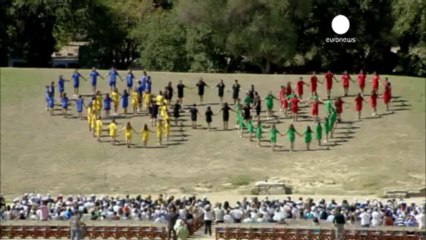 La torcia olimpica è partita dalla Grecia verso i...