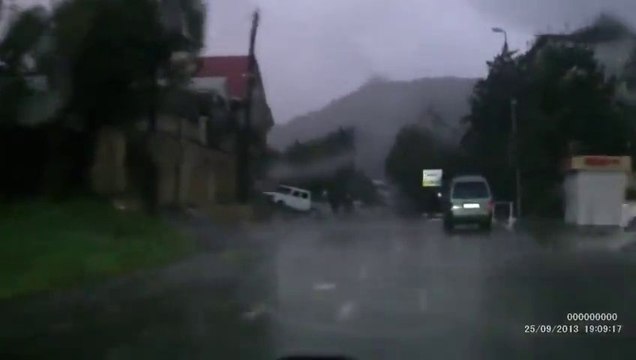 Tornado From the inside... Strikes Russian Road