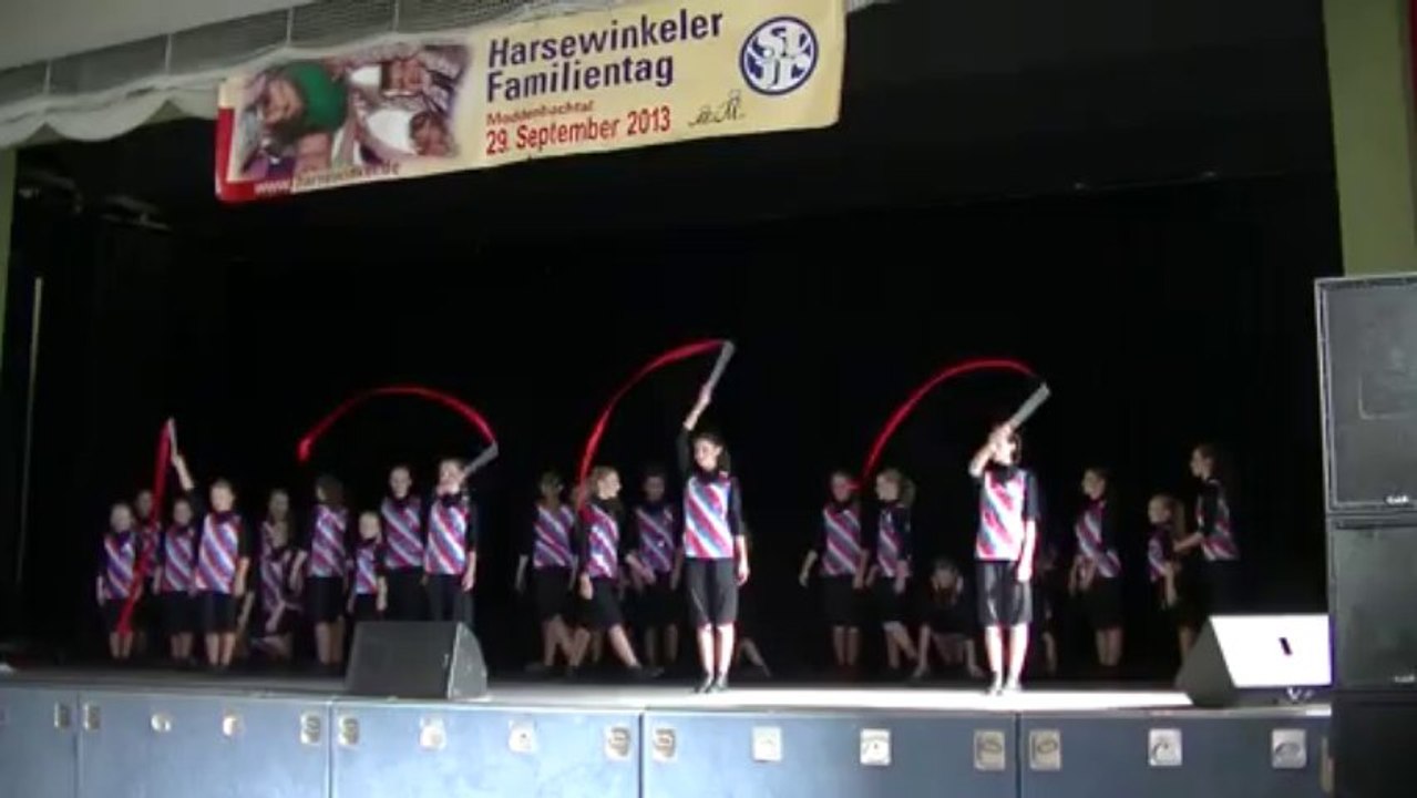 Die Tanzsportgarde der Roten Funken Harsewinkel beim Familienfest 2013