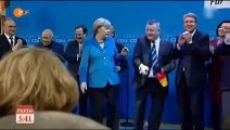 Angela Merkel repousse le drapeau allemand : tout un symbole !