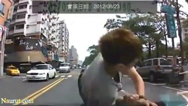 Se jeter sur une voiture pour toucher l'assurance...?? Arnaques en tous genres!!