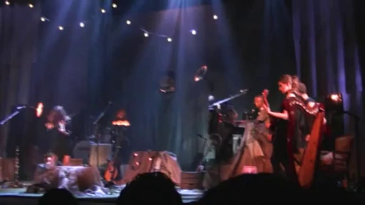 Extrait de l'Opéra Pop de Circus aux Folies Bergères le 28 septembre 2013