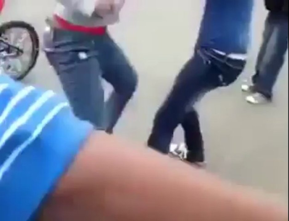 Sokak Ortasındaki Güzel Kızların Kavgası