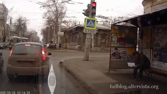 Attendre le bus et se prendre une voiture en Russie!! Transports en commun - Russie!!