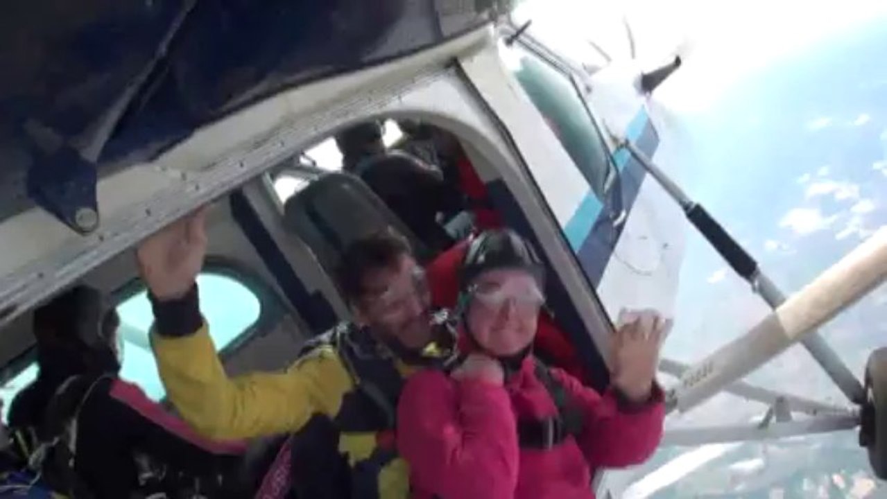 PARACHUTISME-CHALLENGE PARAHANDISPORT : Emilie Bertaux saut 1