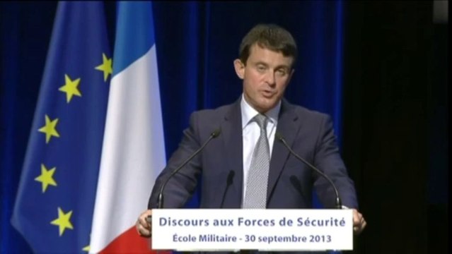 Valls endosse l'uniforme de premier flic de France