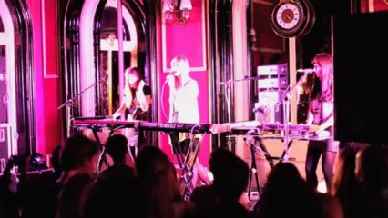 Suite N°7 - Session #9 - Live de Au Revoir Simone - "Somebody Who"