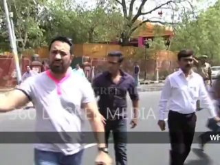 Why  was Salman khan stopped by traffic stop?
