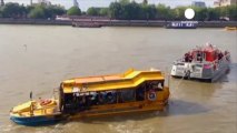 Thames Nehri'nde turist taşıyan tekne yandı