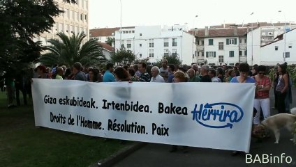Rassemblement devant le consulat espagnol suite à l'opération policière contre le mouvement Herrira
