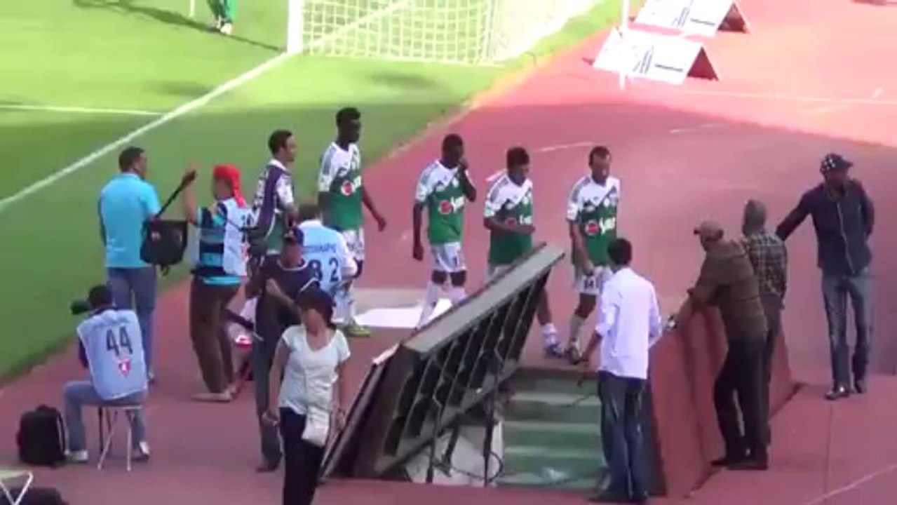 , لقطة الأسبوع، الجمهور الرجاوي يطالب بإقالة فاخر