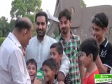 Surprising Visit of Jeevey Pakistan's team to Gulshan e Iqbal Park Lahore, Naveed Farooqi talking with various people.