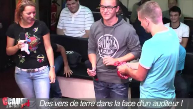 Des vers de terre dans la face d'un auditeur ! - C'Cauet sur NRJ
