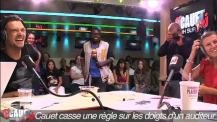 Cauet casse une règle sur les doigts d'un auditeur - C'Cauet sur NRJ