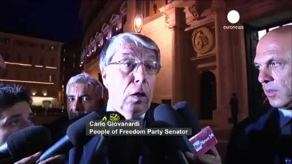 Berlusconi pronto a sostenere il governo solo per 7 giorni