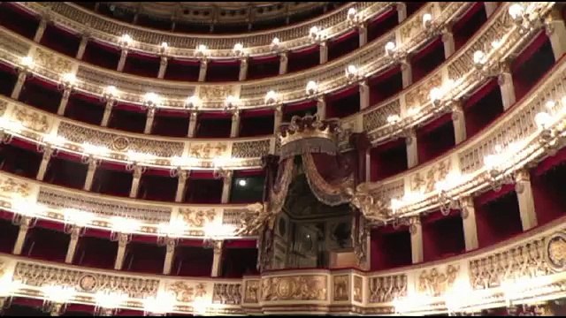 Napoli - Il Teatro San Carlo chiude anche a Napolitano (30.09.13)