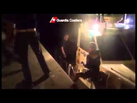 Porto Empedocle (AG) - Sbarco migranti (30.09.13)